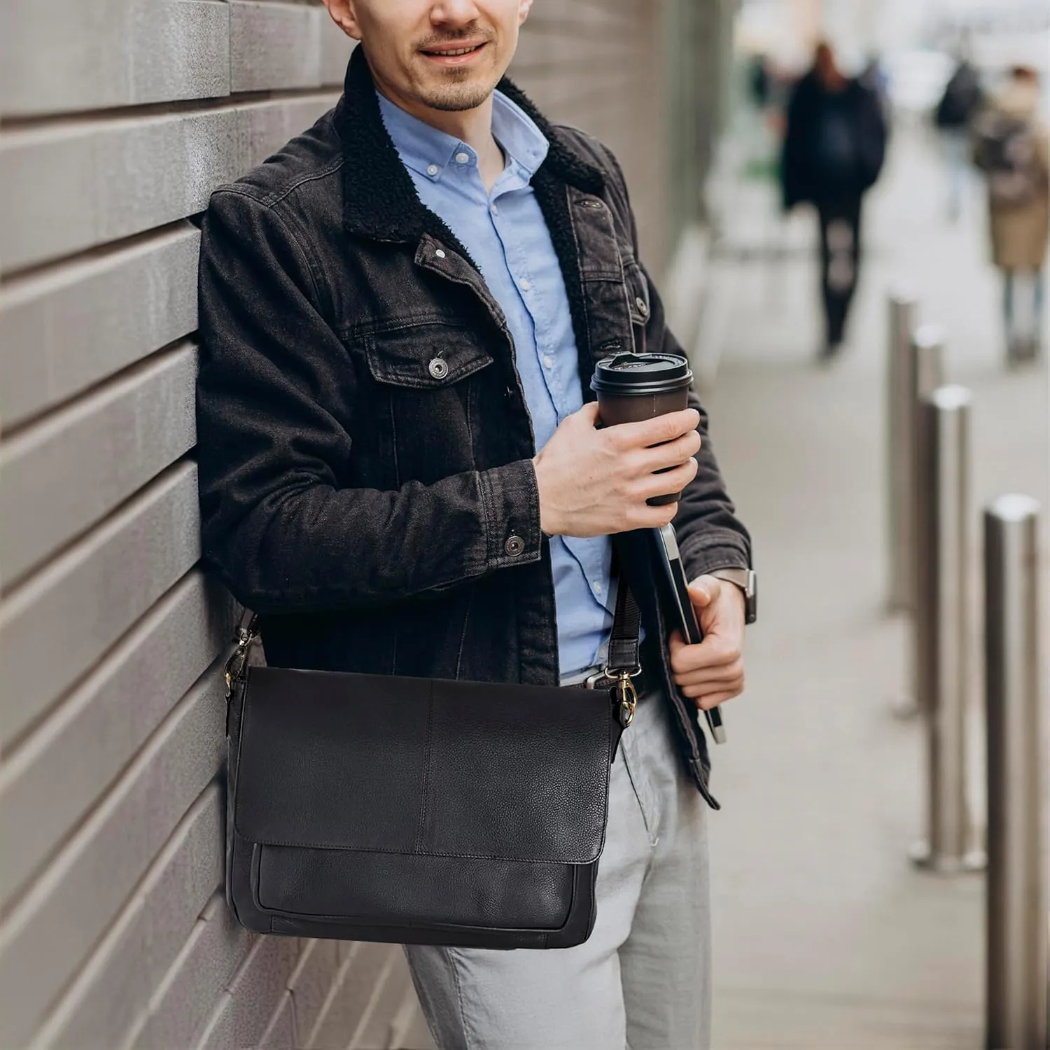 Oak Leathers Leather Messenger Bag for Men and Women - Laptop Briefcase Bag For College, Office, Adjustable Shoulder Strap